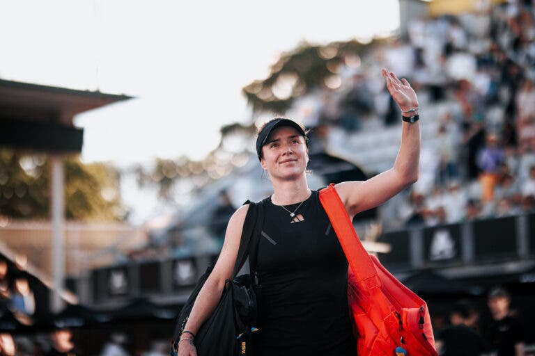 Svitolina joga muito e bate Wozniacki no início da temporada em Auckland