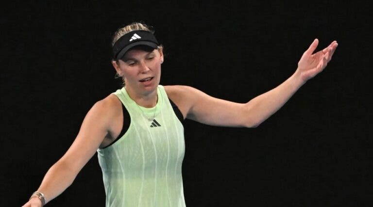 Wozniacki desperdiça vantagem e é eliminada por jovem russa no Australian Open