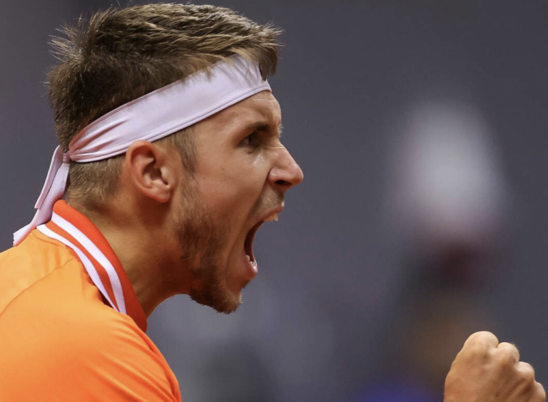 Sem Djokovic, Sérvia está a uma derrota de ficar fora da Davis Cup Finals