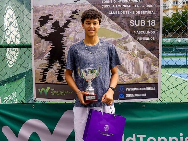 Gonçalo da Rosa Castro torna-se campeão do primeiro Setúbal Junior Open aos 15 anos