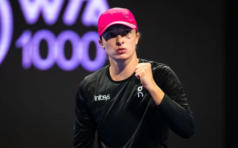 Swiatek alcança número redondo na liderança do ranking da WTA