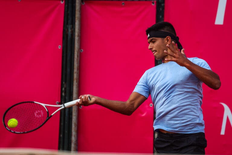 Francisco Rocha vence batalha e avança no ITF de Madrid