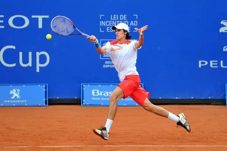 Campeão do Australian Open juvenil, Tiago Fernandes dará pausa na aposentadoria para jogar torneio “em casa”