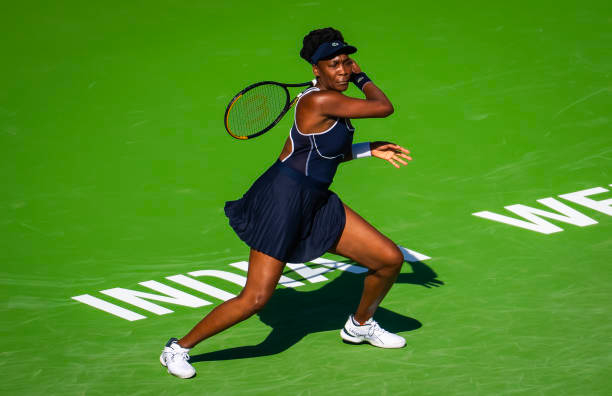 Venus Williams impressiona no início, mas acaba levando pneu ao voltar à competição em Indian Wells