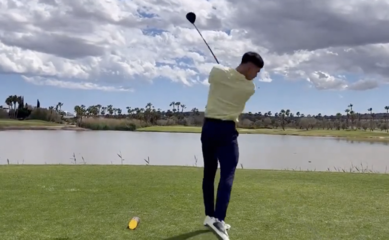 [VÍDEO] Alcaraz descontrai jogando golfe antes de focar no saibro