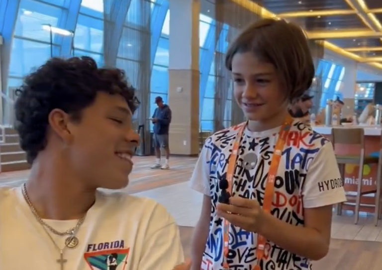 [VÍDEO] Shelton participa de entrevista especial… com filhos de tenista