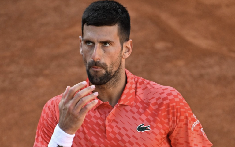 Djokovic fez exames na cabeça em Belgrado e não tem nada de grave