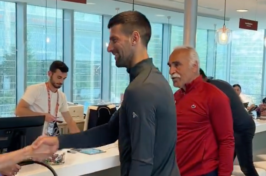 [VÍDEO] Djokovic já está em Paris se preparando para Roland Garros