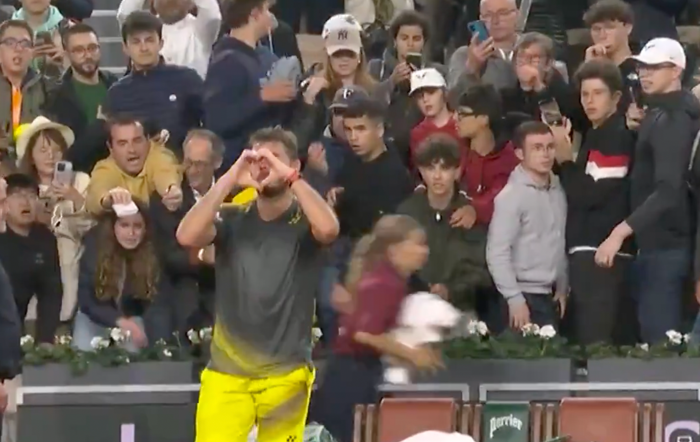[VÍDEO] Pela última vez? A despedida emocionante de Wawrinka em Roland Garros