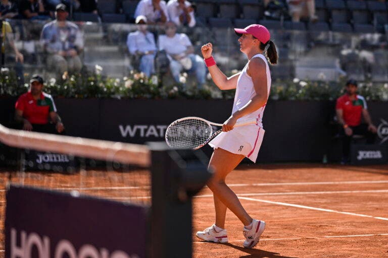 Swiatek vence pela 11ª vez seguida e bate Gauff rumo à final de Roma