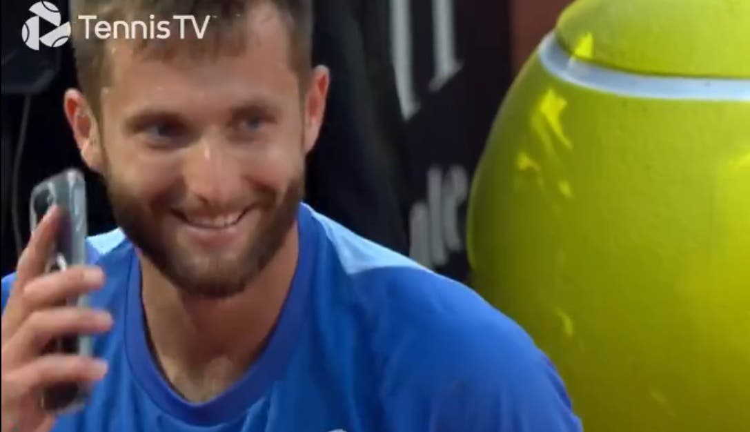 [VÍDEO] Moutet esqueceu o celular ligado e interrompeu o duelo contra Djokovic