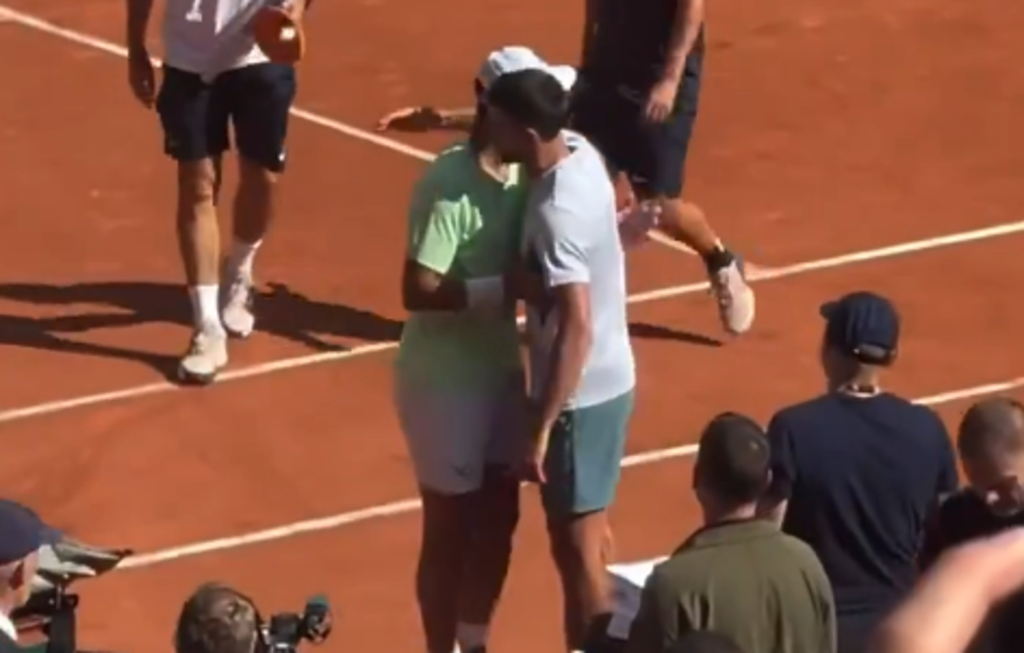 [VÍDEO] O bonito cumprimento entre Nadal e Djokovic em Roland Garros