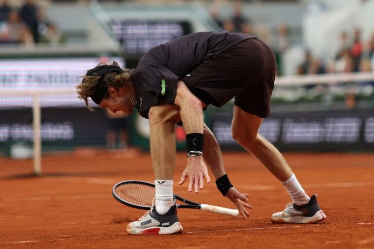 Rublev sofre dura derrota contra Arnaldi e é o primeiro top 15 eliminado de Roland Garros