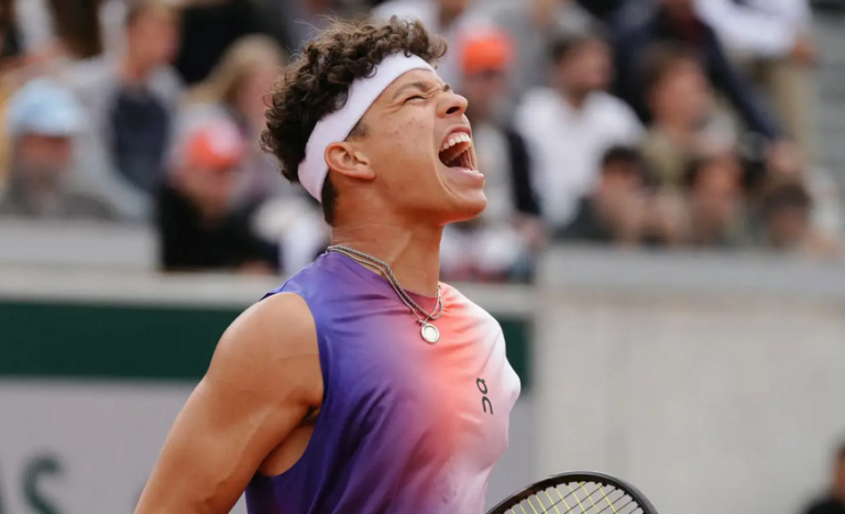 Auger-Aliassime brilha e Shelton marca duelo com Nishikori