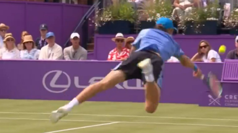 [VÍDEO] Bem-vindos à ‘Air Minaur’: australiano perdeu, mas voou para ponto incrível