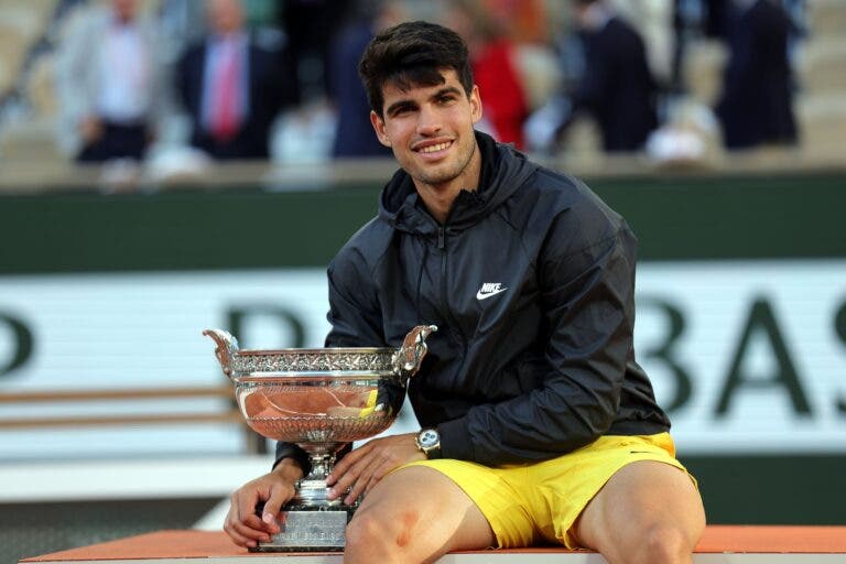 Alcaraz: “Saía da escola correndo para assistir Roland Garros, agora estou levantando o troféu”