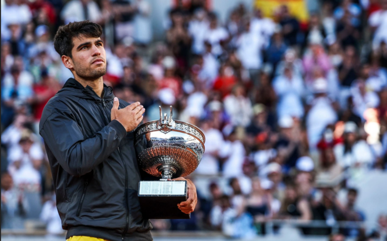 Alcaraz vence final dramática e é campeão de Roland Garros pela primeira vez