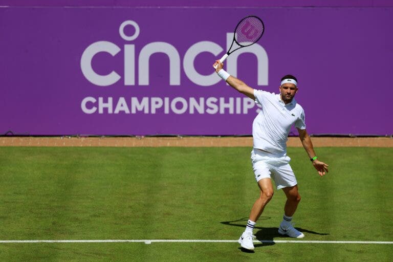 Dimitrov entra na temporada de grama com triunfo arrasador em Queen’s