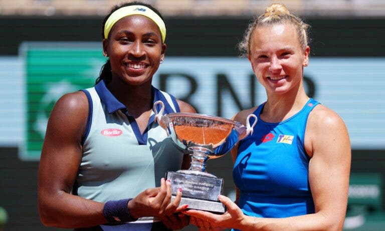 Gauff e Siniakova são campeãs de duplas em Roland Garros
