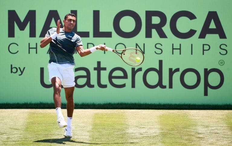 Thiago Monteiro estreia bem e se aproxima da chave principal em Mallorca