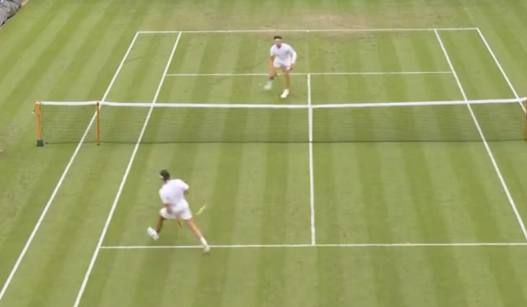 [VÍDEO] Bellucci dá show com tweener atrevido contra Shelton em Wimbledon