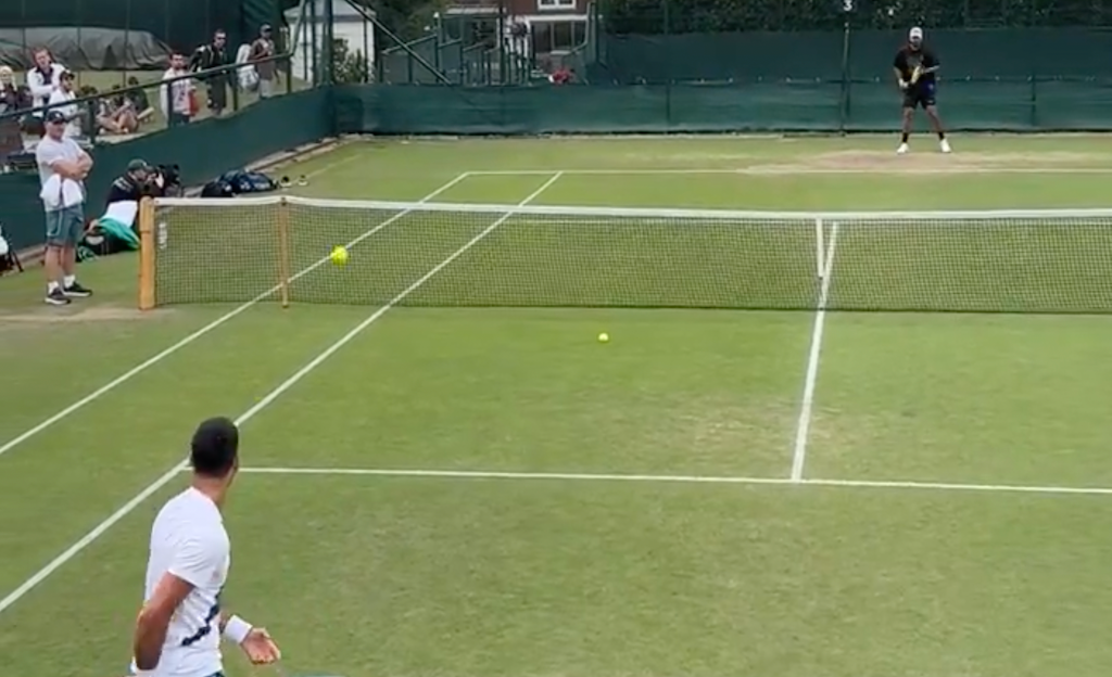 [VÍDEO] As melhores imagens do treino de Djokovic com Kyrgios em Wimbledon