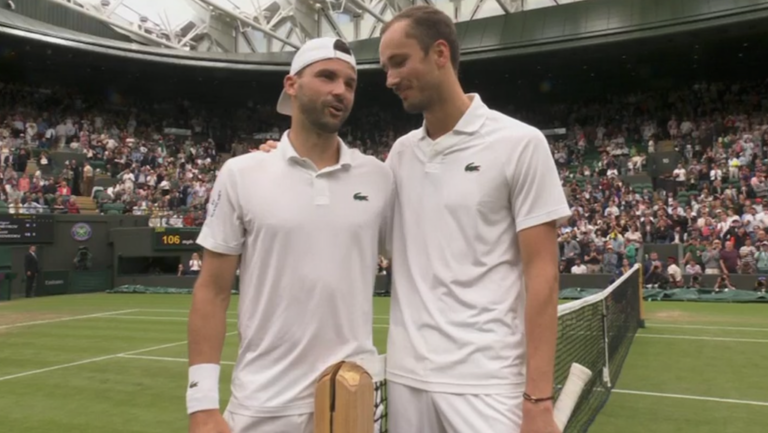 Dimitrov escorrega, se lesiona e coloca Medvedev nas quartas de Wimbledon