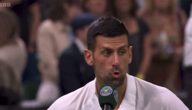 [VÍDEO] Djokovic dá entrevista explosiva em quadra e acusa fãs que apoiaram Rune de desrespeito