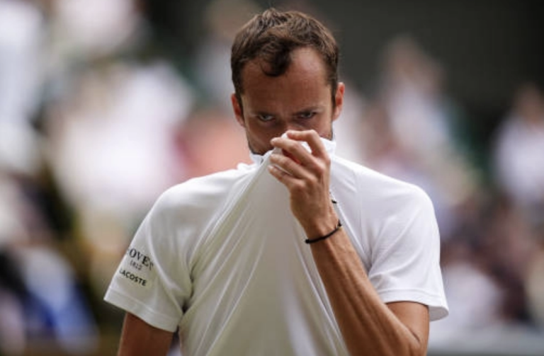 Medvedev se pronuncia sobre o insulto que poderia ter lhe desqualificado de Wimbledon