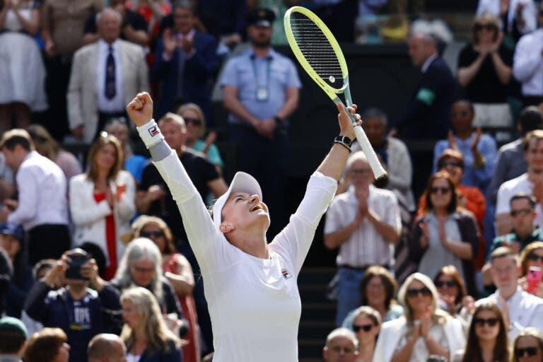 [VÍDEO] O momento em que Krejcikova concretizou o sonho e venceu Wimbledon