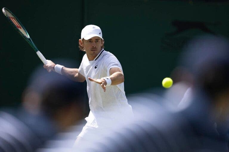 De Minaur defende ampliação da temporada de grama