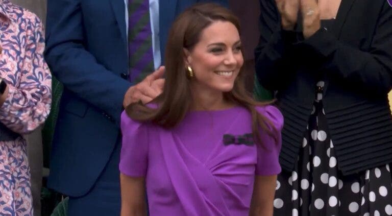 [VÍDEO] Kate Middleton é ovacionada no retorno a Wimbledon