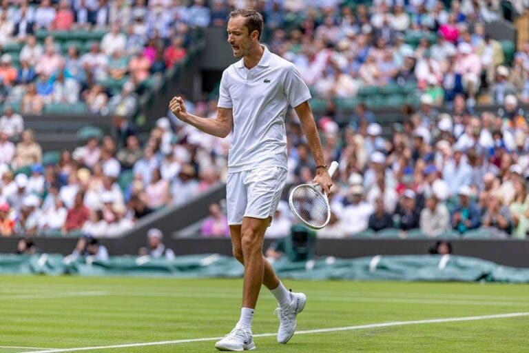 Medvedev vence e marca duelo de luxo com Dimitrov em Wimbledon