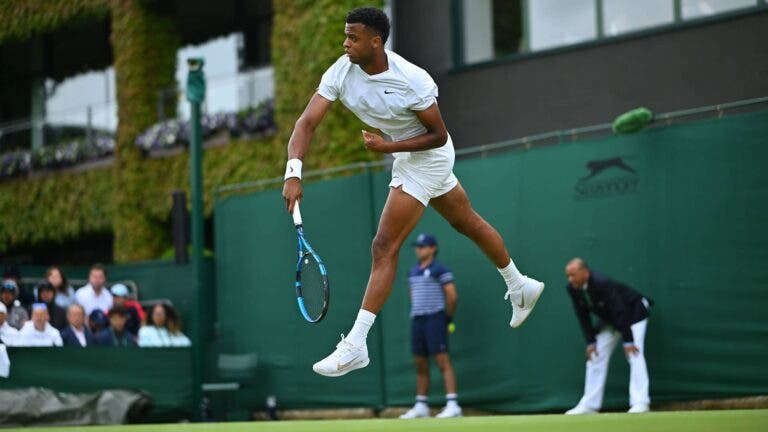 Lucky loser Mpetshi Perricard faz história e já está nas oitavas em Wimbledon