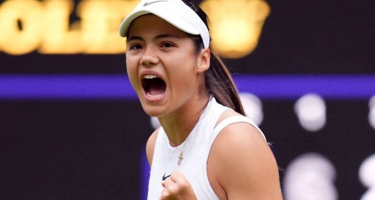 Raducanu volta a Wimbledon dois anos depois com boa vitória