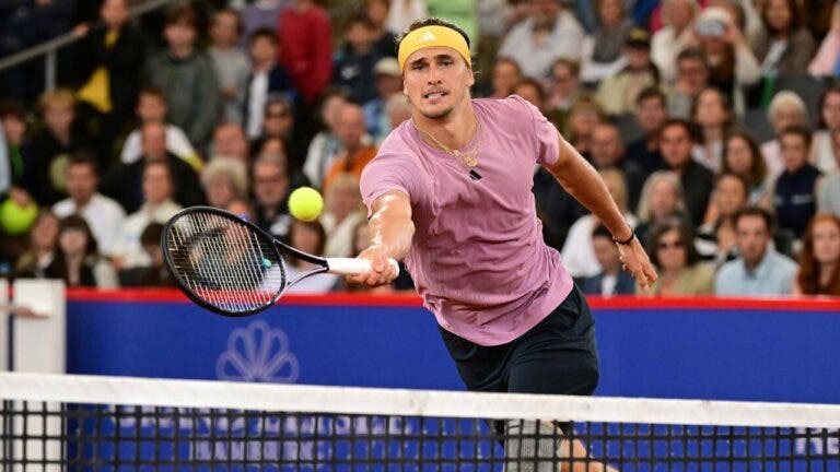 Zverev segue forte em Hamburgo e marca final contra Fils