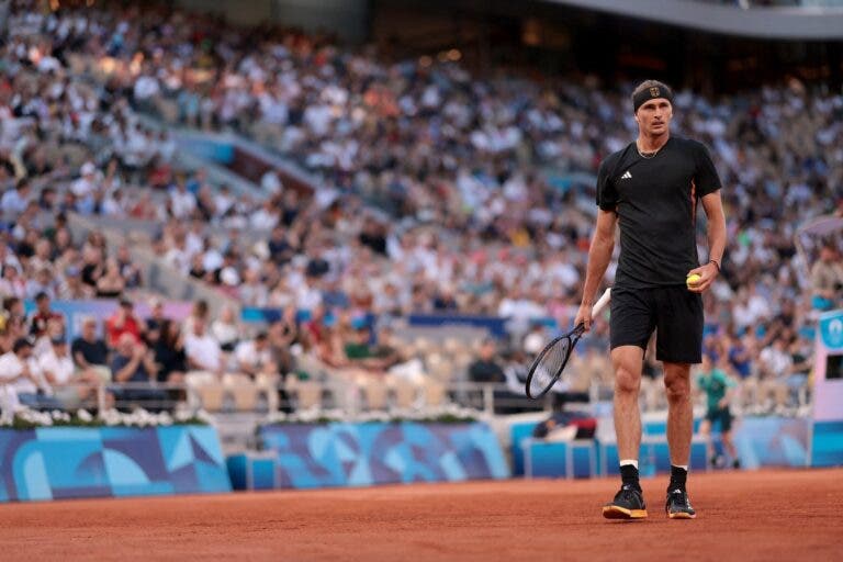 Zverev continua seguro na defesa do título olímpico; Wawrinka despede-se de Paris