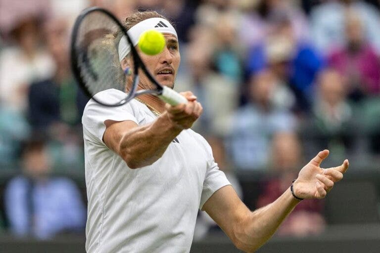 Zverev apresenta candidatura em Wimbledon com vitória arrasadora na estreia