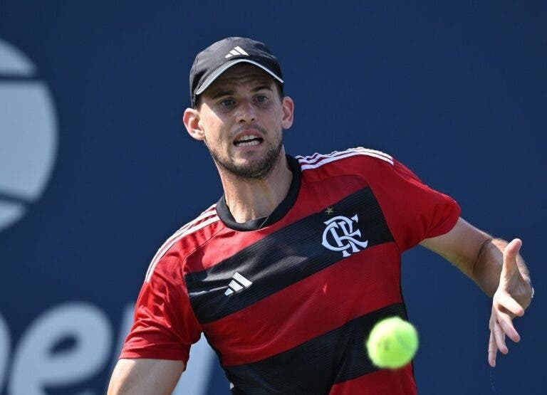 Thiem aparece para treino no US Open com a camisa… do Flamengo