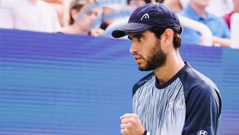 Nuno Borges enfrenta melhor jogador da América do Sul na estreia em Paris