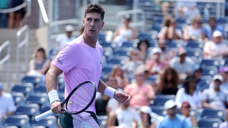 Kokkinakis surpreende Tsitsipas e aguarda por Nuno Borges no US Open