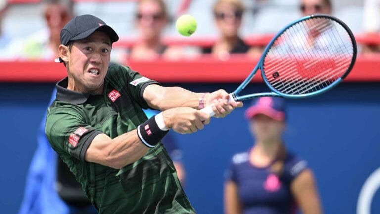 Nishikori despacha Tsitsipas e volta às grandes vitórias três anos depois