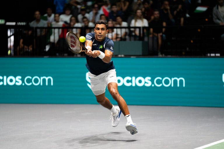 Thiago Monteiro busca grande virada e mantém Brasil vivo na Davis Cup Finals