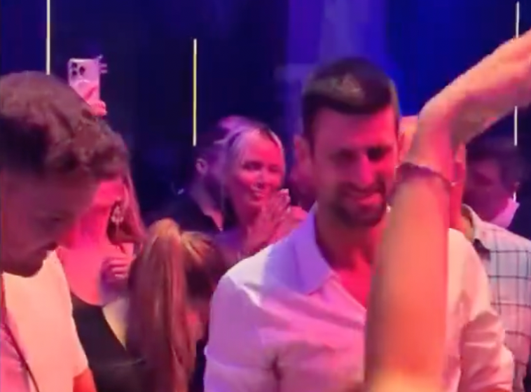 [VÍDEO] Djokovic celebra em boate com Dimitrov depois de exibição especial