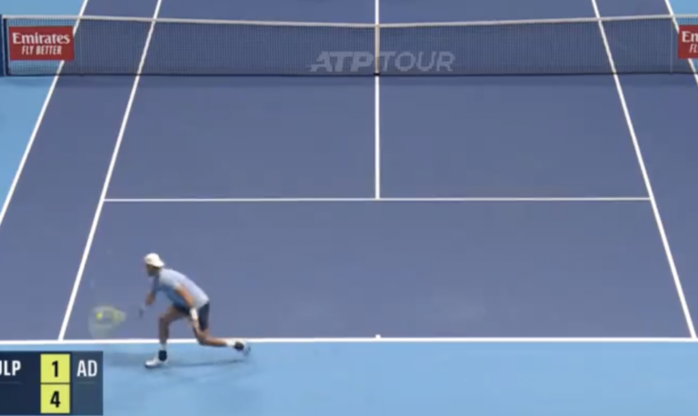 [VÍDEO] Berrettini dá show em Tóquio com um passing shot de esquerda a uma mão