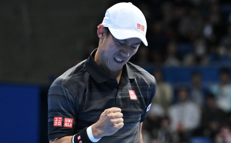 Nishikori brilha e volta às quartas em Tóquio seis anos depois