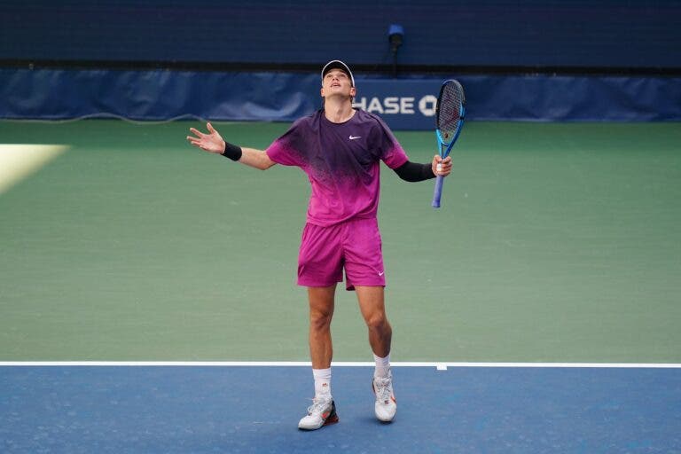 Draper amplia quinzena de sonho no US Open e despacha De Minaur rumo à semifinal