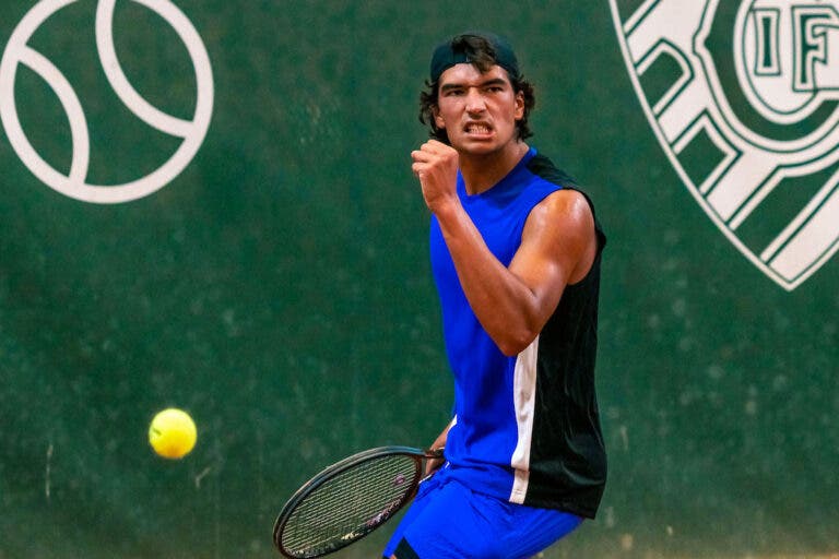 Henrique Rocha derrota facilmente Gastão Elias e avança em Lima