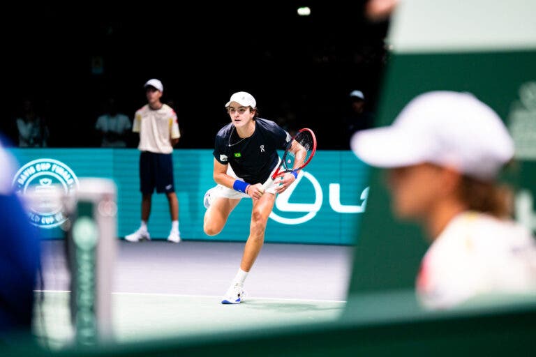 João Fonseca volta a vencer na Copa Davis e conquista primeiro ponto brasileiro contra a Bélgica