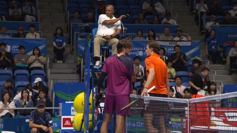 Draper abandona, e Humbert enfrenta Machac na semifinal em Tóquio